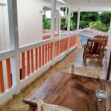 Christina'S Guest House Official جزيرة ليتل كورن المظهر الخارجي الصورة