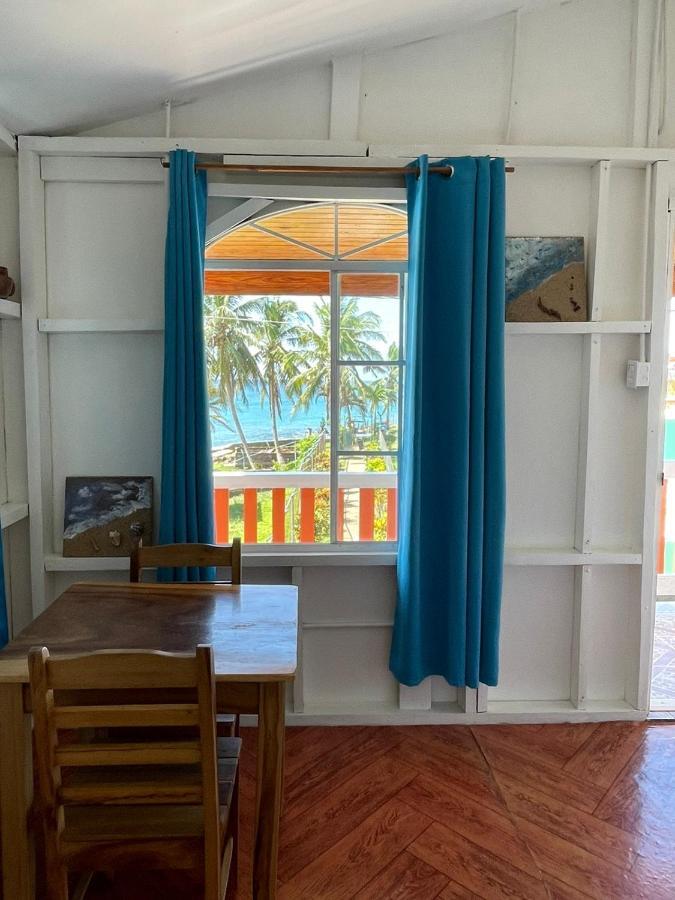 Christina'S Guest House Official جزيرة ليتل كورن المظهر الخارجي الصورة
