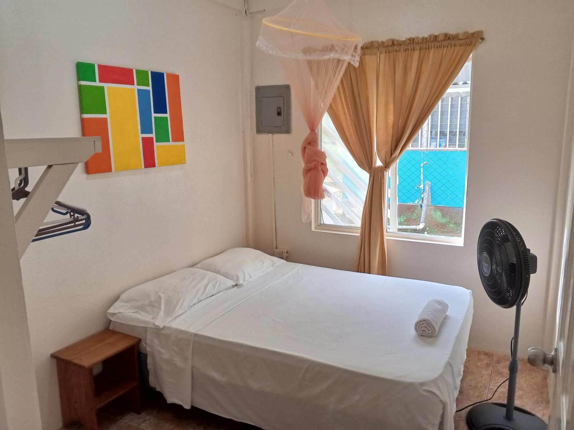 Christina'S Guest House Official جزيرة ليتل كورن المظهر الخارجي الصورة