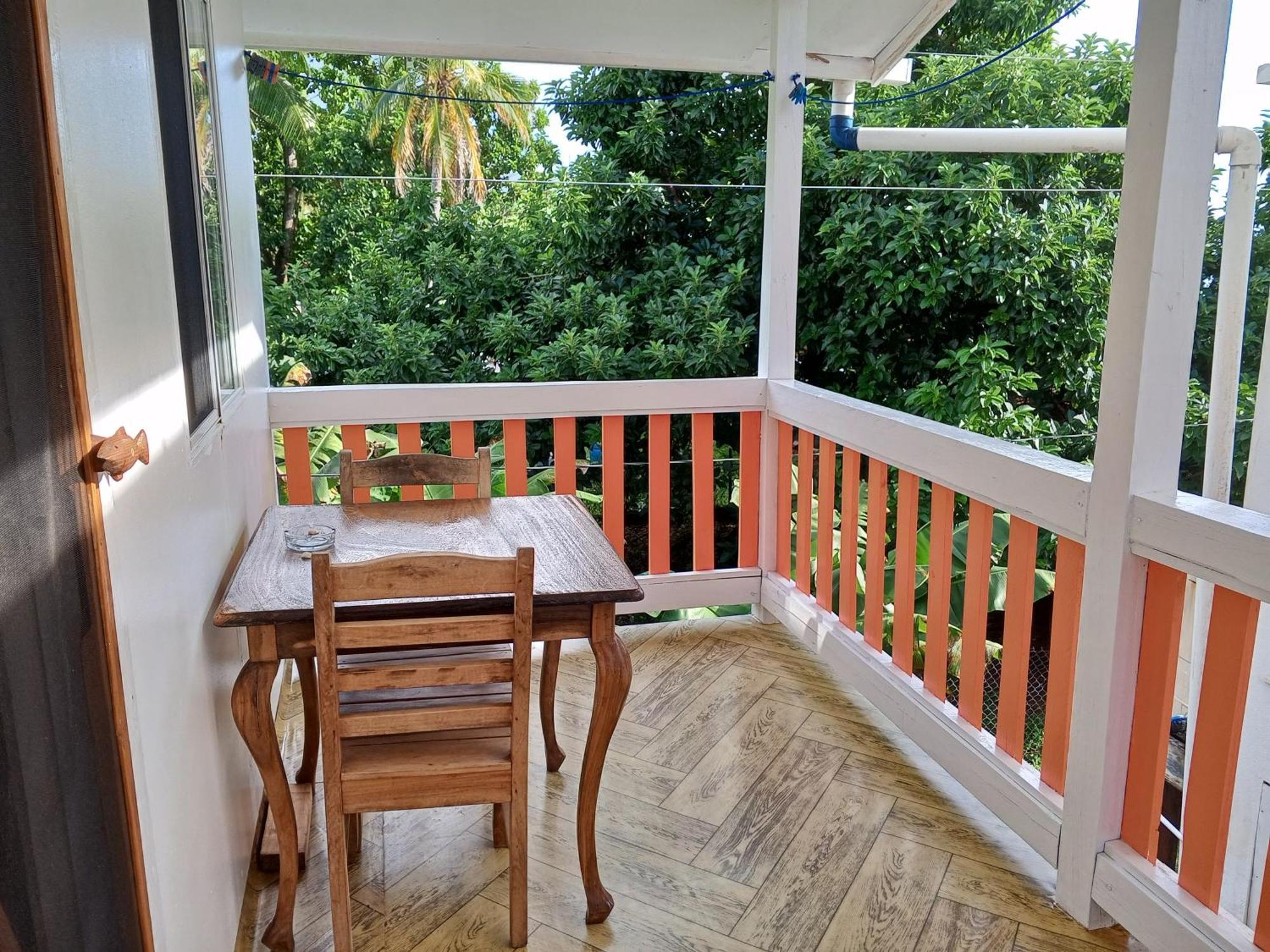 Christina'S Guest House Official جزيرة ليتل كورن المظهر الخارجي الصورة