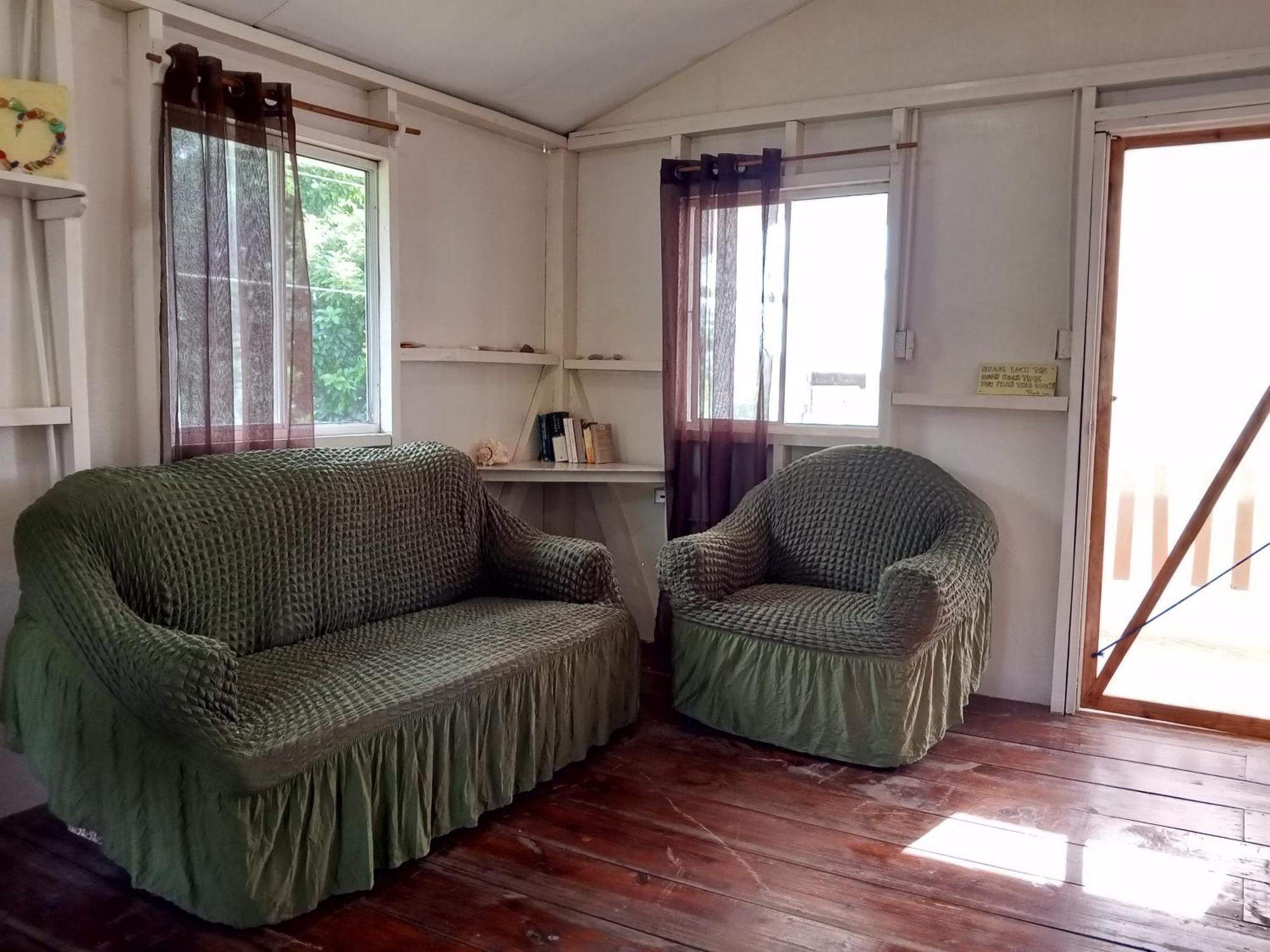 Christina'S Guest House Official جزيرة ليتل كورن المظهر الخارجي الصورة