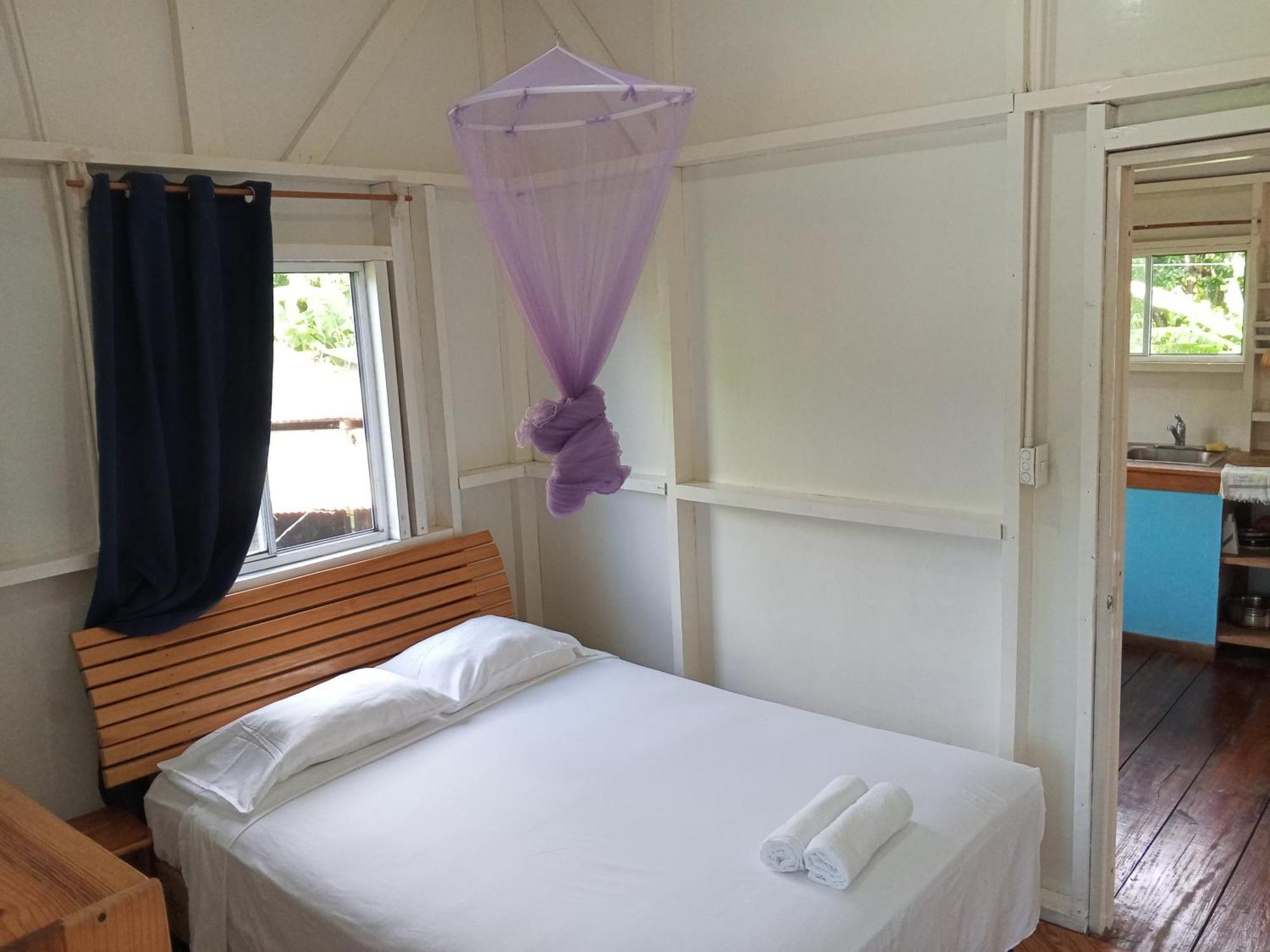 Christina'S Guest House Official جزيرة ليتل كورن المظهر الخارجي الصورة