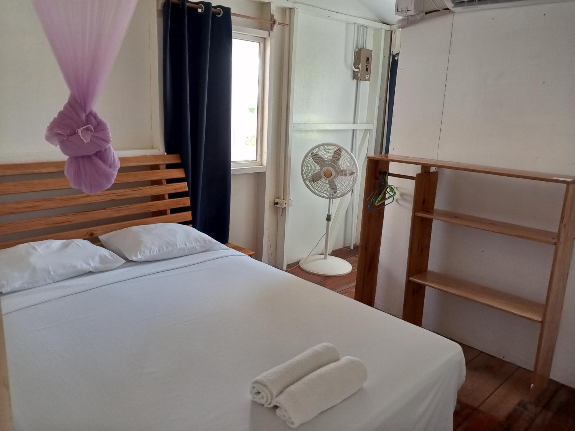 Christina'S Guest House Official جزيرة ليتل كورن المظهر الخارجي الصورة