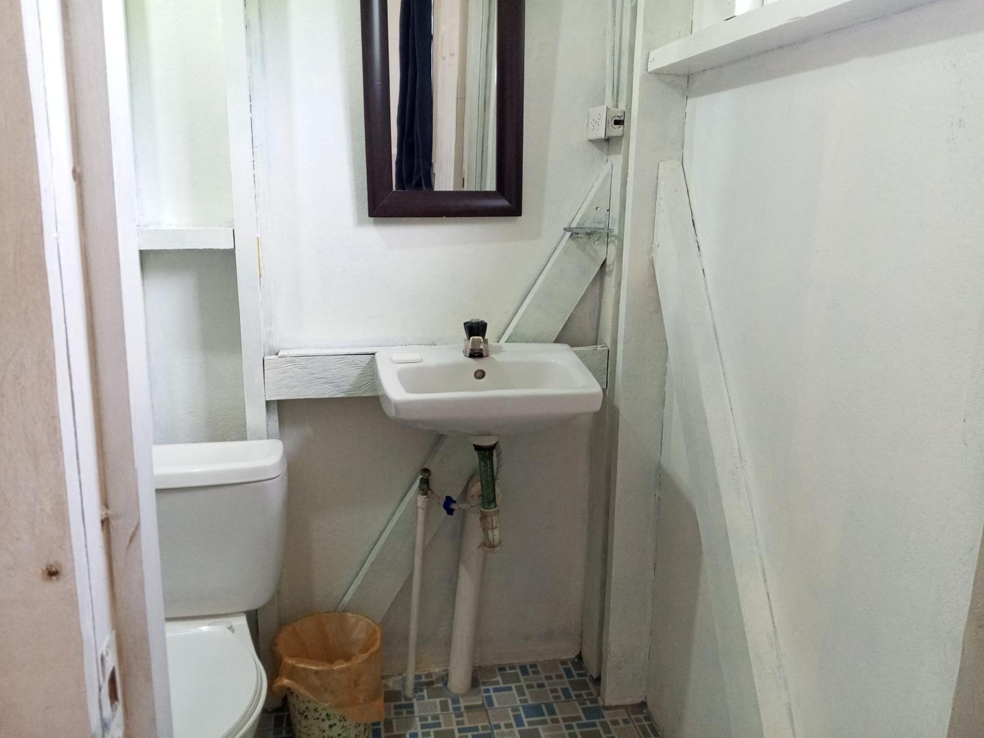 Christina'S Guest House Official جزيرة ليتل كورن المظهر الخارجي الصورة