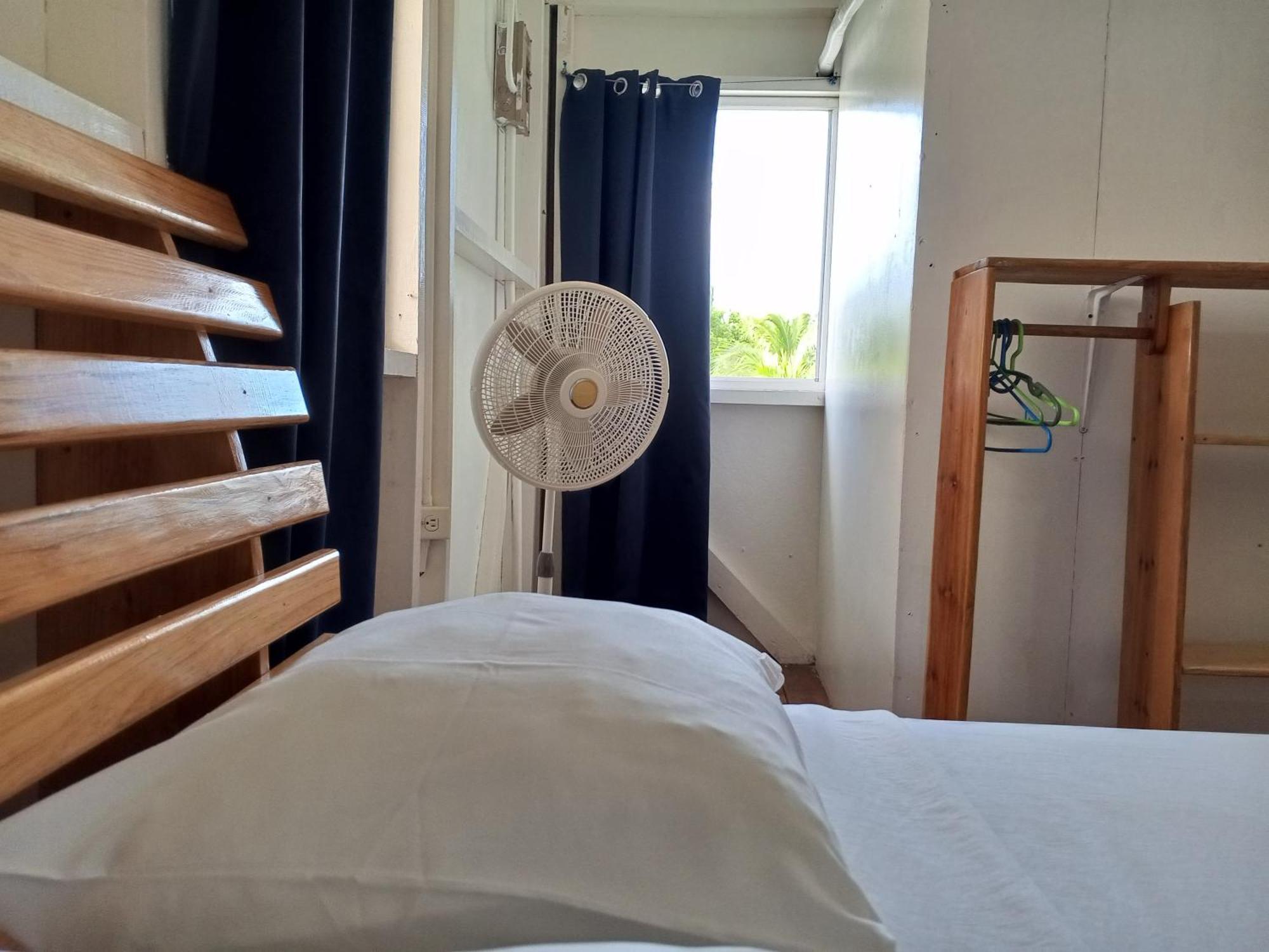 Christina'S Guest House Official جزيرة ليتل كورن المظهر الخارجي الصورة