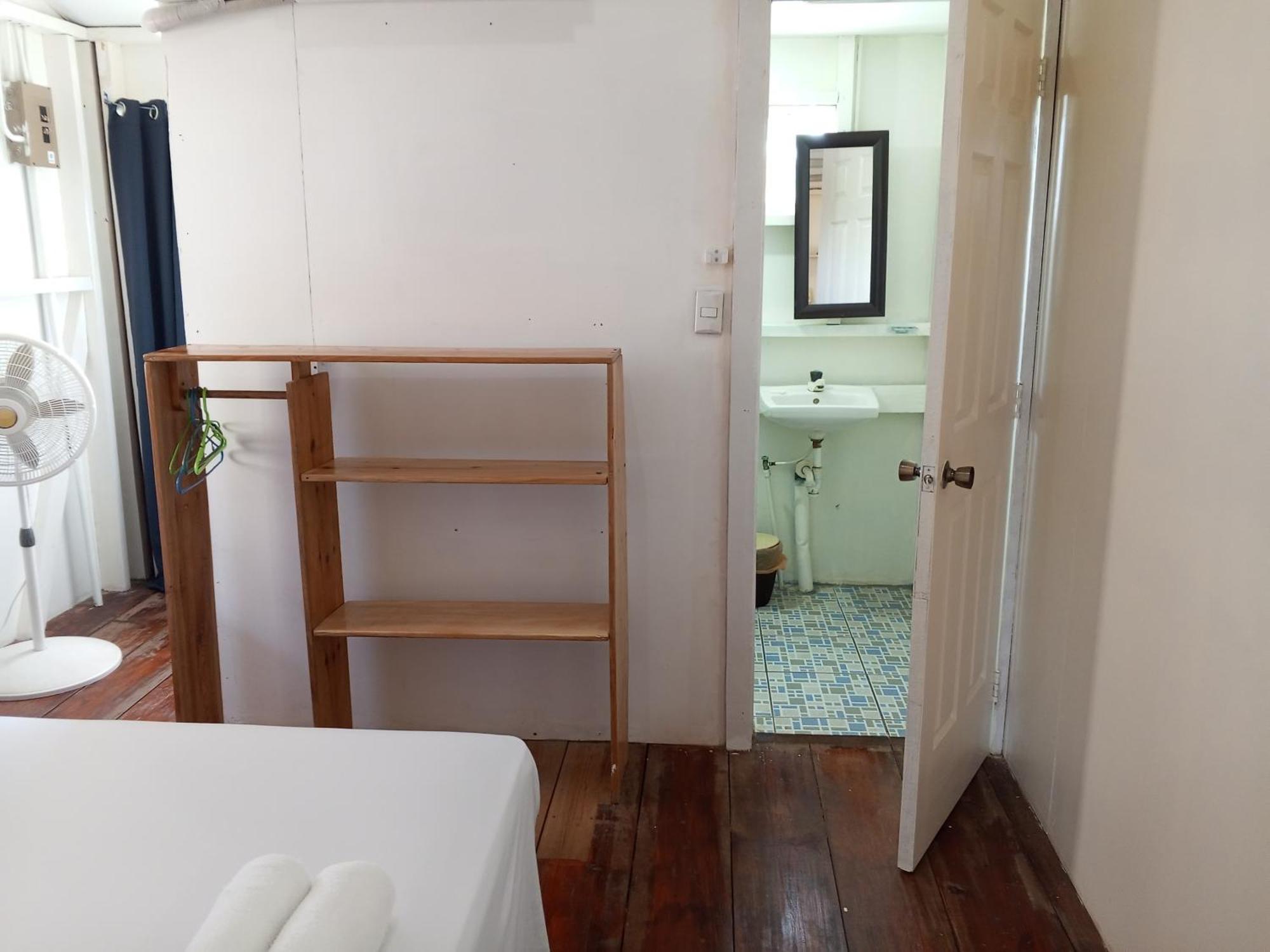 Christina'S Guest House Official جزيرة ليتل كورن المظهر الخارجي الصورة
